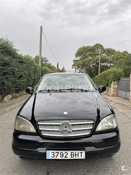 Usado Mercedes ML270 163 CV (119 kW) 2001 Negro SUV