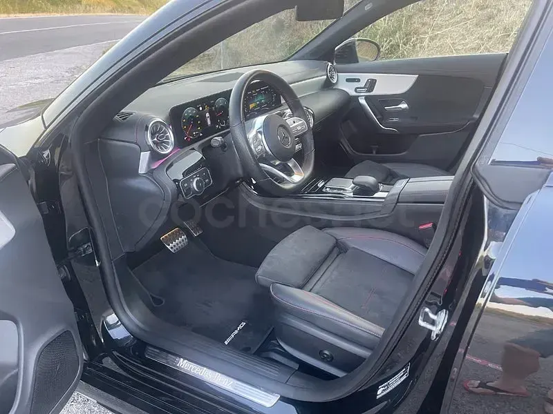 Usado Mercedes CLA200 Shooting Brake 150 CV (110 kW) 2022 Negro Familiar