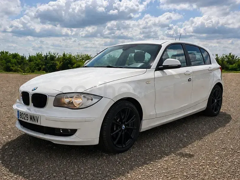 Używany BMW 118 143 KM (105 kW) 2010 Biały Hatchback