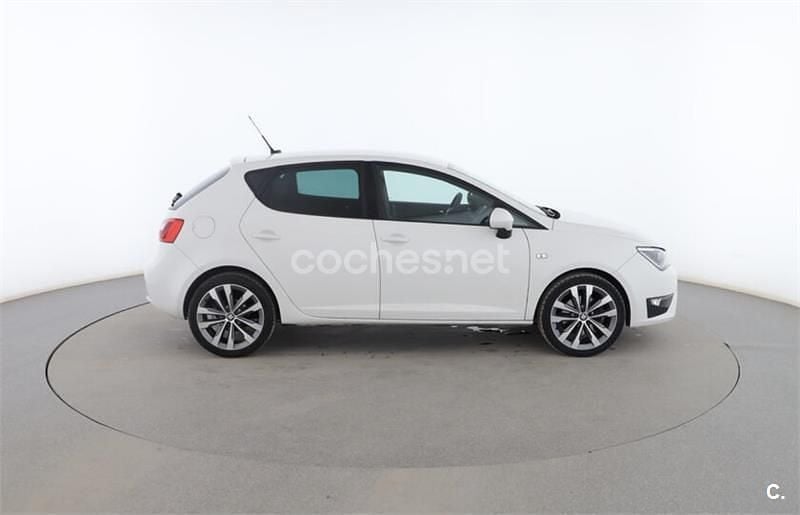 Usado Seat Ibiza Crono 110 CV (80 kW) 2017 Blanco Berlina