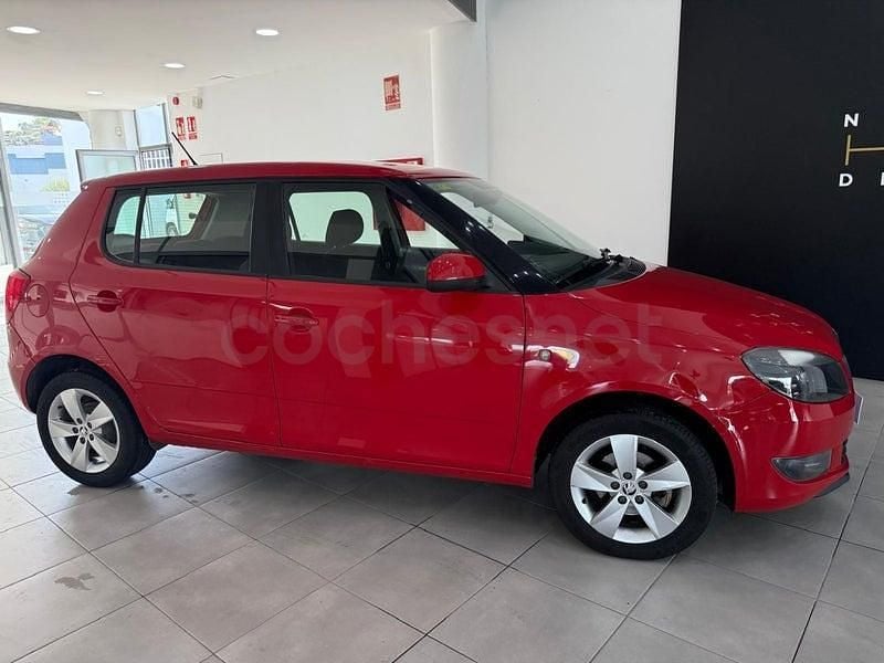 Usado Skoda Fabia 69 CV (50 kW) 2014 Rojo Berlina