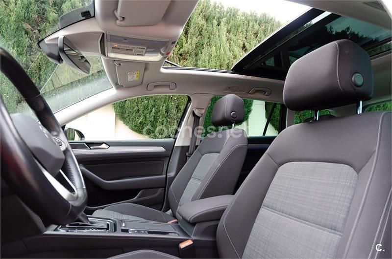 Usado VW Passat 122 CV (89 kW) 2021 Negro Familiar