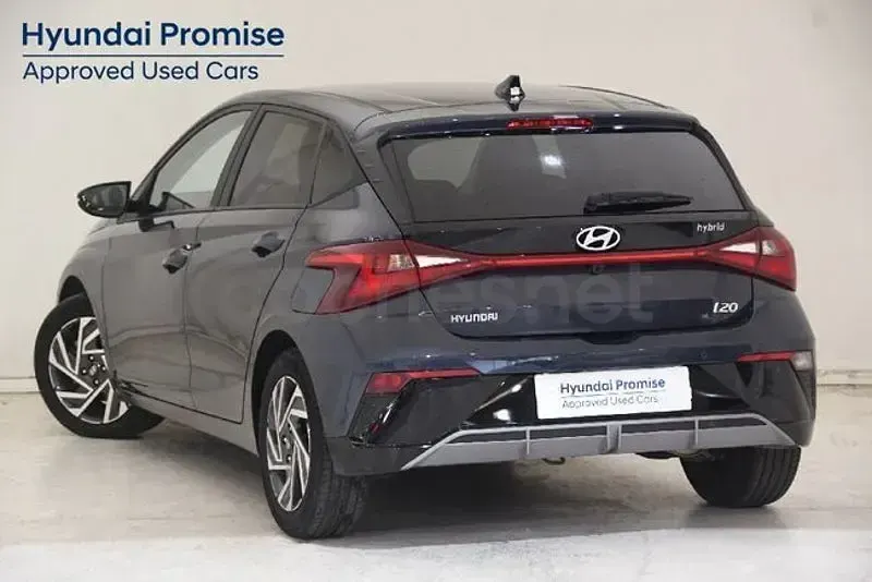 Usado Hyundai i20 100 CV (73 kW) 2025 Gris / plata Utilitario