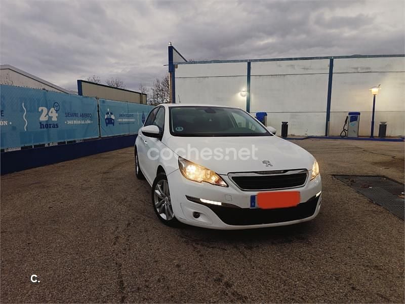 Usado Peugeot 308 Active 115 CV (84 kW) 2015 Blanco Berlina