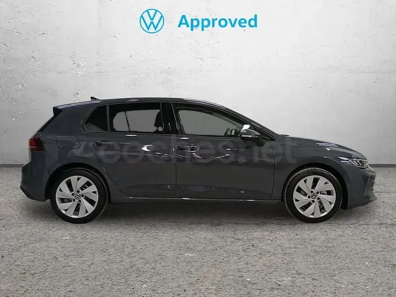 Usado VW Golf VIII 115 CV (84 kW) 2025 Gris / plata Berlina