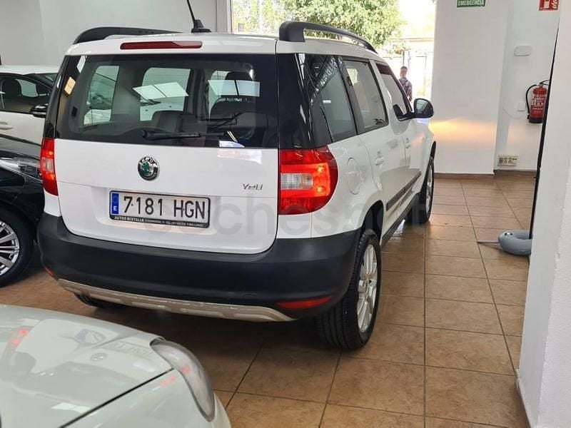 Usado Skoda Yeti Ambition 105 CV (77 kW) 2011 Blanco SUV