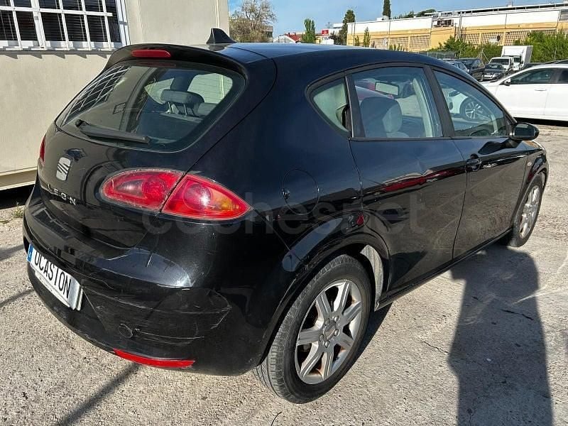 Usado Seat Leon Ecomotive 105 CV (77 kW) 2008 Negro Utilitario