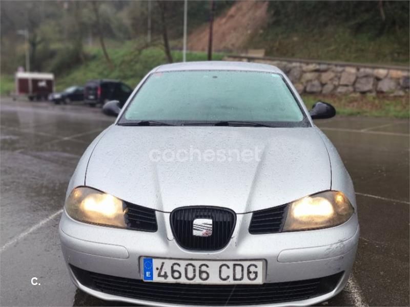 Gris / plata Usado 2003 Seat Ibiza Stella Berlina | 1600 € (Buen precio) - Imagen 1/4