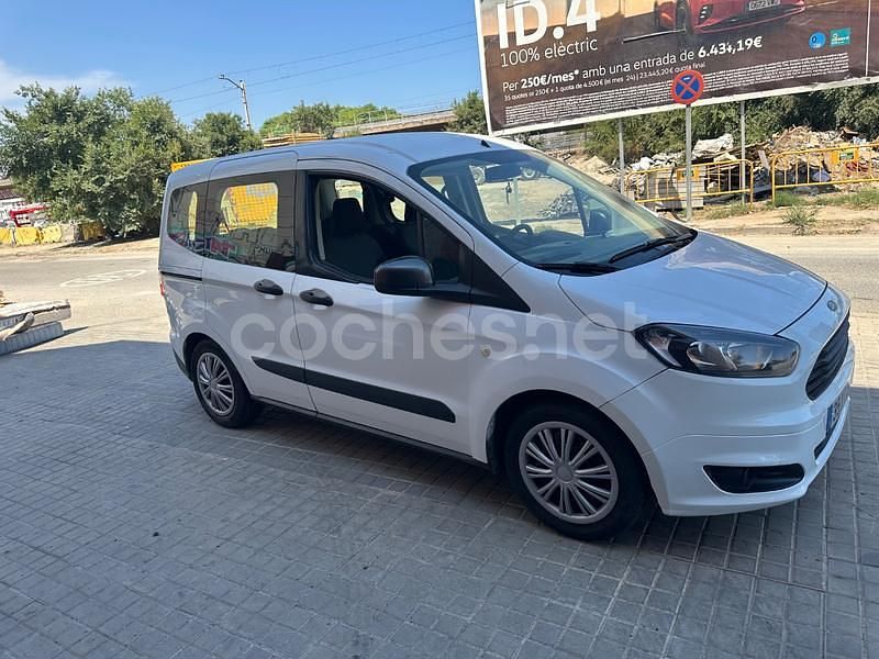 Usado Ford Tourneo Courier Ambiente 100 CV (73 kW) 2016 Blanco Monovolumen