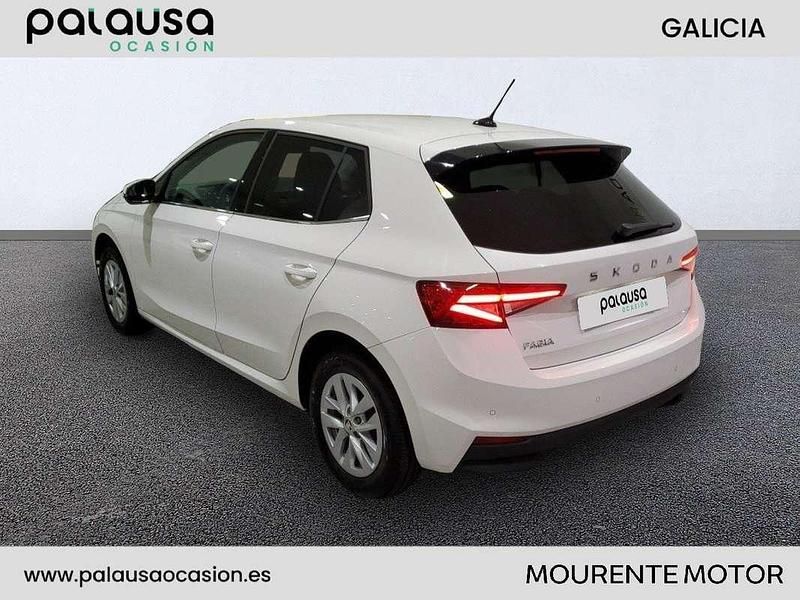 Usado Skoda Fabia Selection 95 CV (69 kW) 2024 Blanco Utilitario