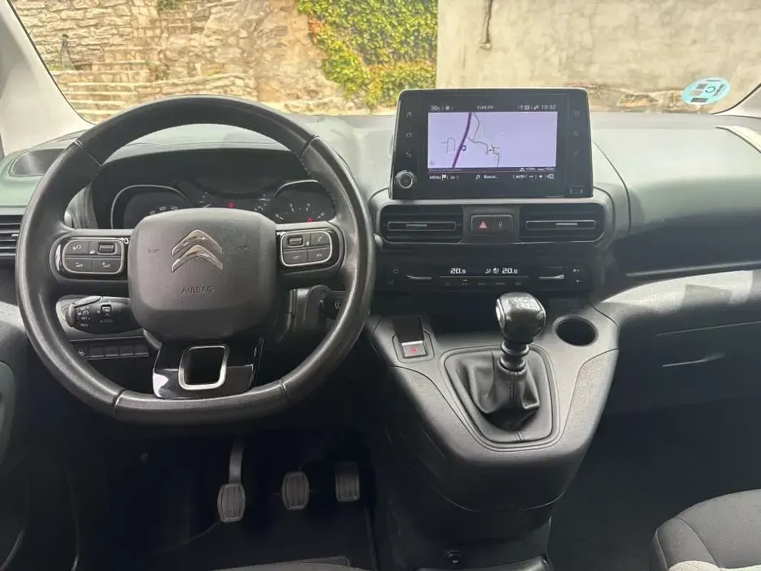 Usado Citroën Berlingo Shine 131 CV (96 kW) 2020 Negro Monovolumen