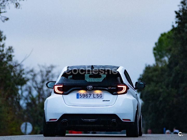 Usado Toyota Yaris 261 CV (191 kW) 2021 Blanco Berlina