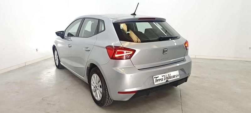 Usado Seat Ibiza Style 110 CV (80 kW) 2021 Gris Utilitario