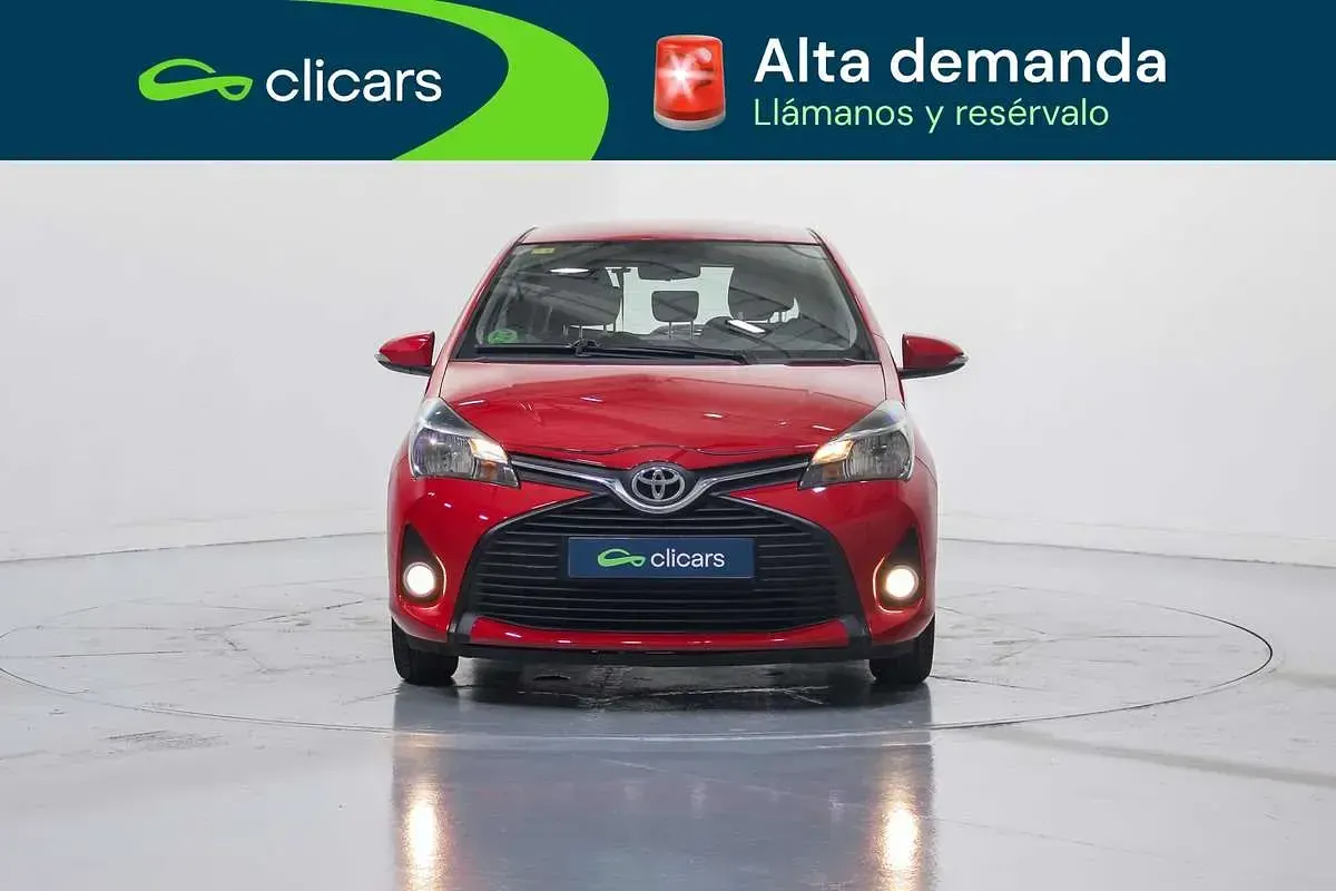 Usado Toyota Yaris Active 69 CV (50 kW) 2016 Rojo Utilitario