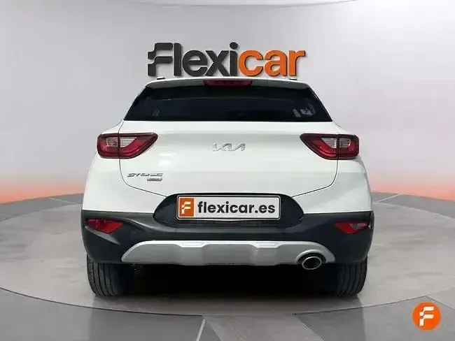 Usado Kia Stonic 100 CV (73 kW) 2023 Blanco SUV