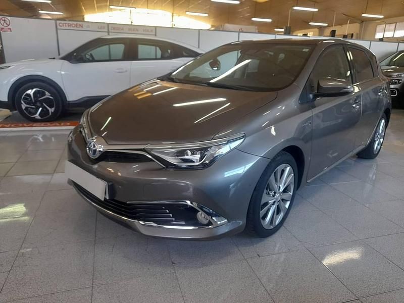 Usado Toyota Auris Hybrid Advance 136 CV (100 kW) 2016 Gris Berlina