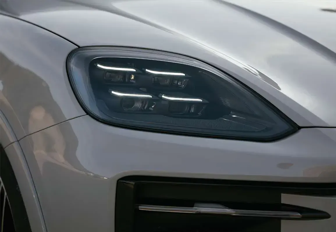 Usado Porsche Cayenne Turbo E-Hybrid 740 CV (544 kW) 2024 Gris SUV