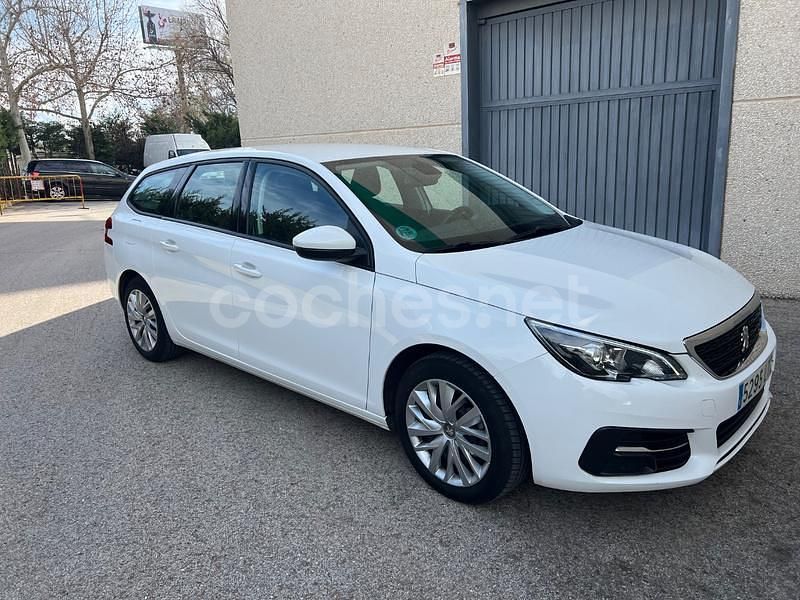 Usado Peugeot 308 SW Active 130 CV (95 kW) 2021 Blanco Familiar