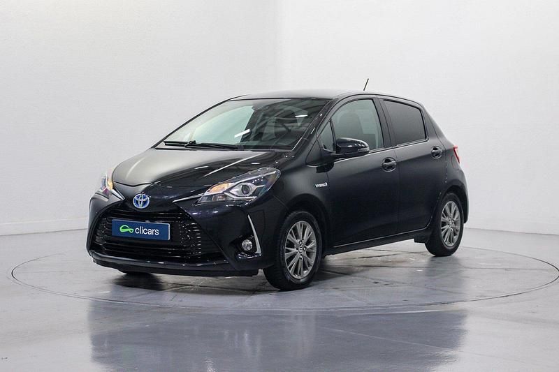 Usado Toyota Yaris Hybrid Active 100 CV (73 kW) 2018 Negro Berlina
