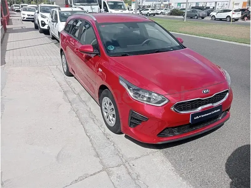 Usado Kia Ceed 120 CV (88 kW) 2021 Rojo Utilitario