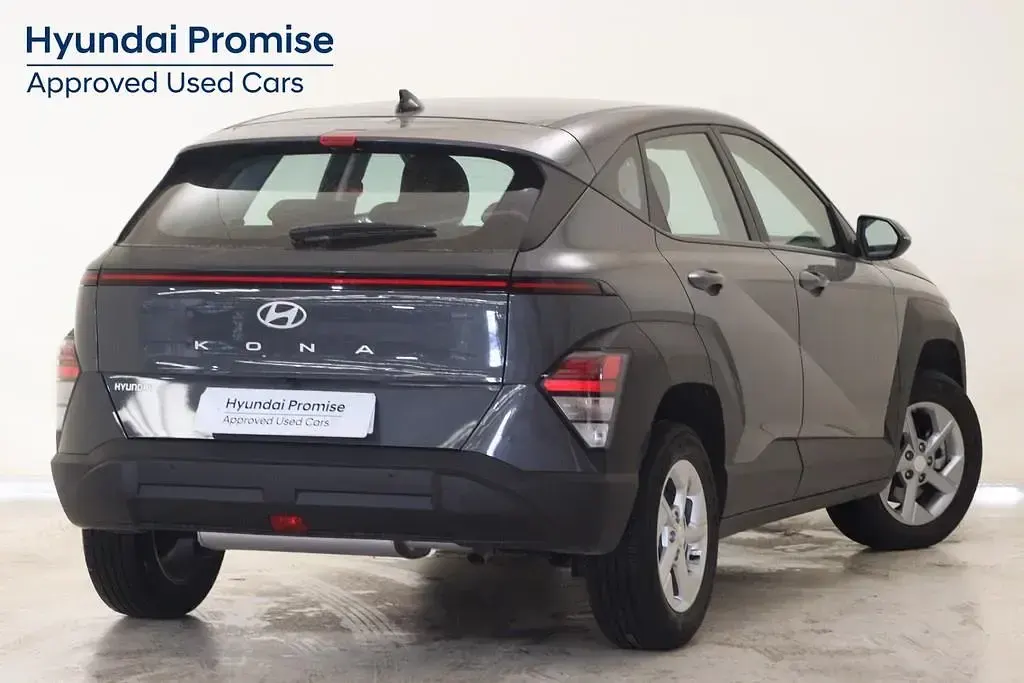 Usado Hyundai Kona 120 CV (88 kW) 2023 Gris / plata SUV