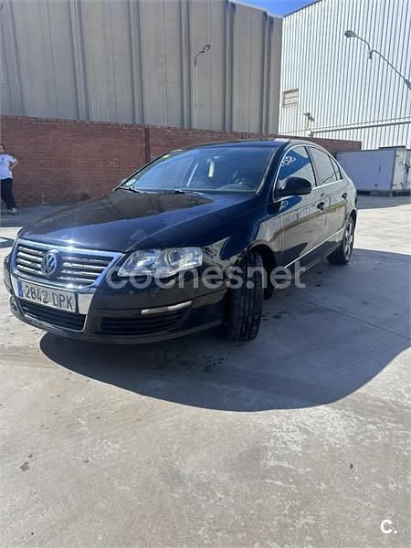 Usado VW Passat Trendline 115 CV (84 kW) 2005 Negro Berlina