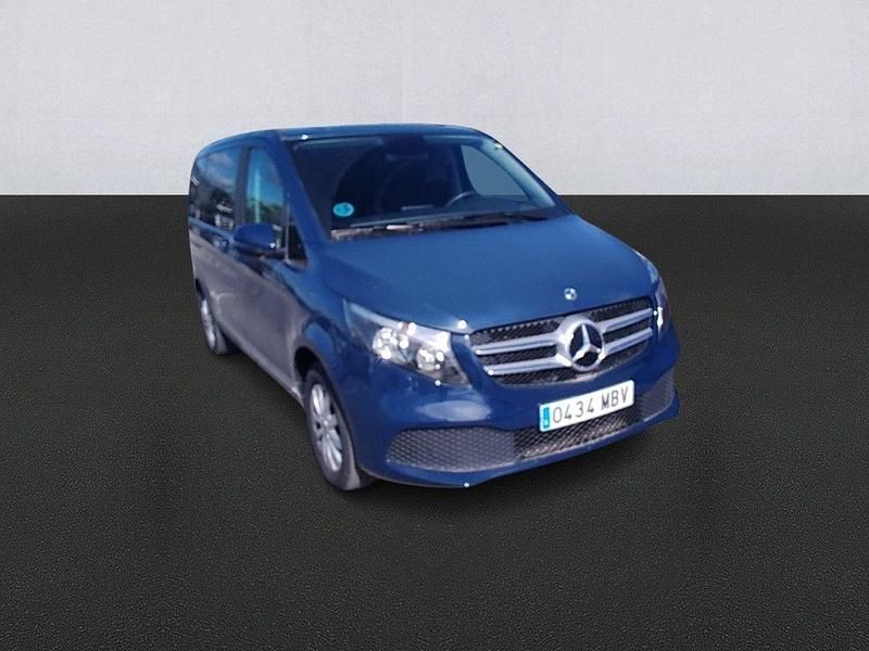 Begagnad Mercedes V220 Avantgarde 163 HK (119 kW) 2022 Blå Minibuss