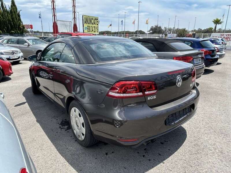 Usado VW Eos Exclusive 211 CV (155 kW) 2011 Marron metalico Descapotable