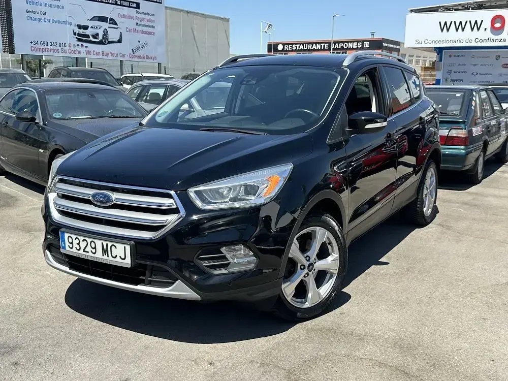 Usado Ford Kuga Business Edition 150 CV (110 kW) 2017 Negro metalico SUV