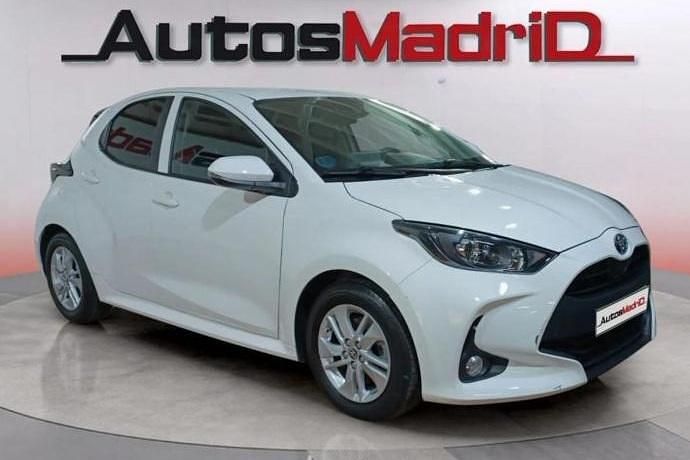 Blanco Usado 2022 Toyota Yaris Hybrid Active Utilitario | 14.990 € (Precio justo) - Imagen 1/4