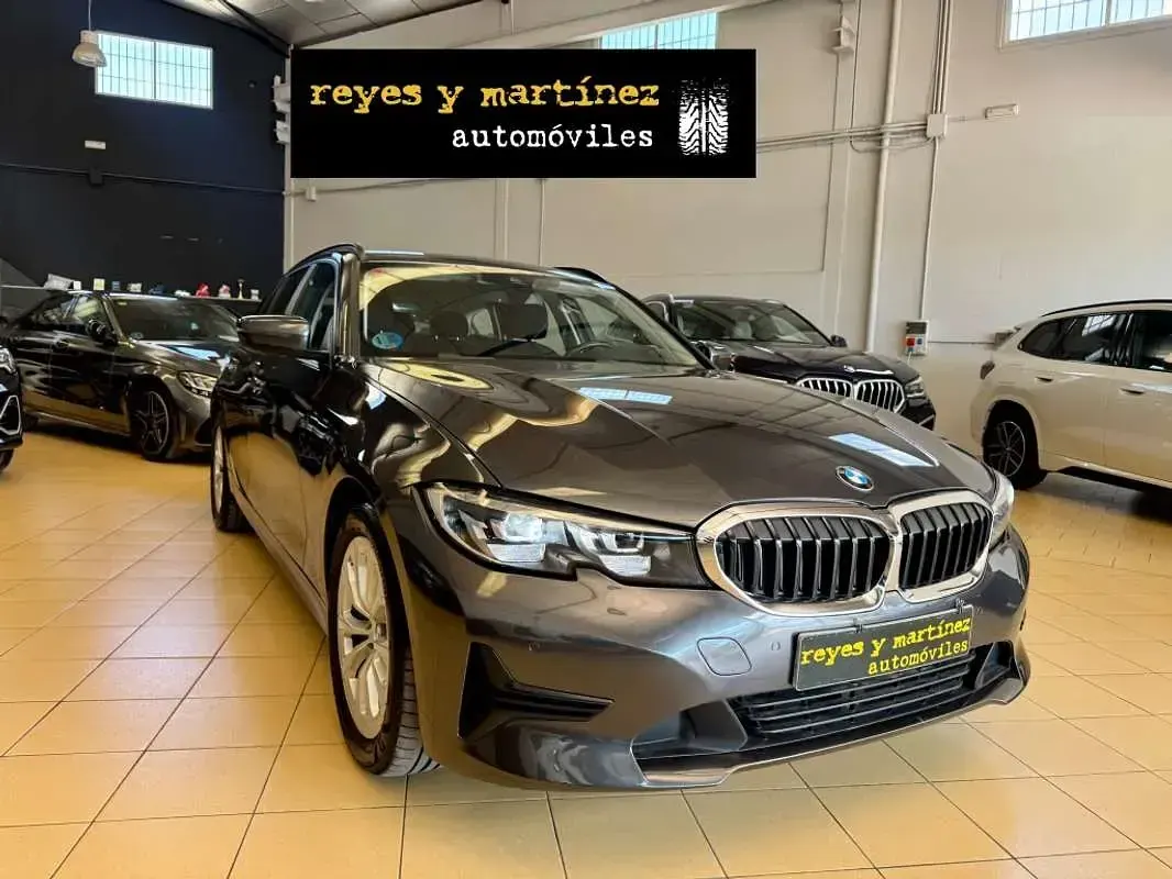 Usado BMW 318 150 CV (110 kW) 2021 Gris Familiar