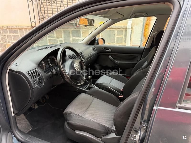 Usado VW Golf IV Conceptline 105 CV (77 kW) 2003 Gris / plata Berlina