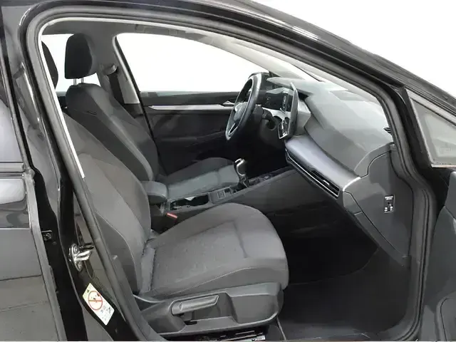 Usado VW Golf VIII 115 CV (84 kW) 2025 Negro Berlina