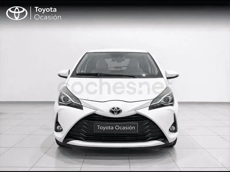 Usado Toyota Yaris Hybrid Active 100 CV (73 kW) 2017 Blanco Berlina