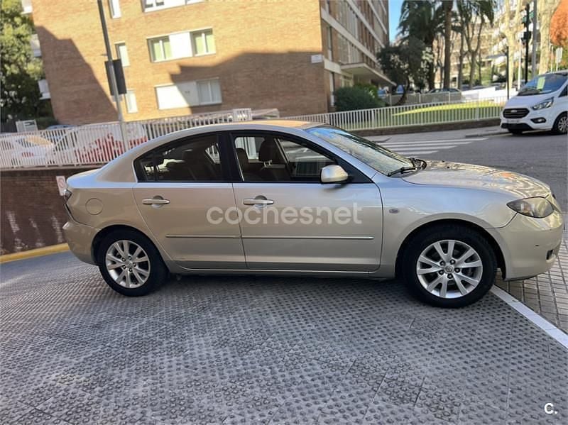 Usado Mazda 3 Sportive 109 CV (80 kW) 2007 Beige Berlina