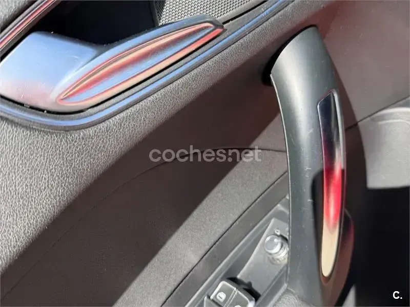 Usado Audi A1 Sportback 90 CV (66 kW) 2015 Rojo Utilitario