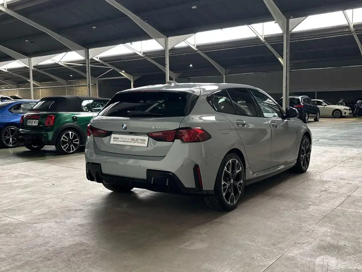 Usado BMW 120 163 CV (119 kW) 2025 Gris Utilitario