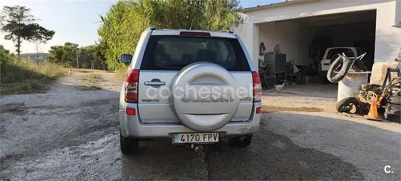 Usado Suzuki Grand Vitara 140 CV (102 kW) 2007 Gris / plata SUV
