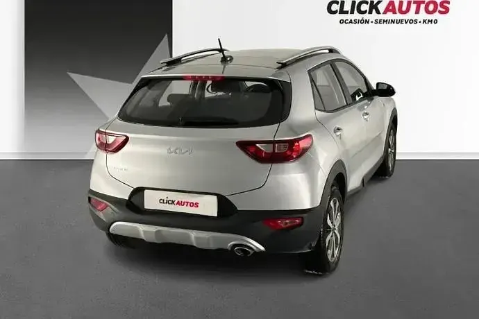 Usado Kia Stonic 84 CV (61 kW) 2024 Negro SUV