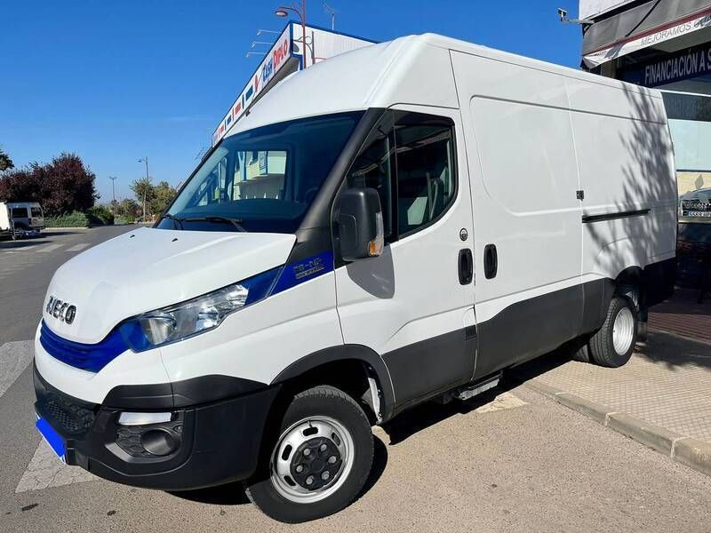 Blanco Usado 2018 Iveco Daily Van | 30.499 € - Imagen 1/4