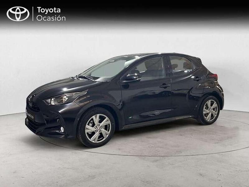 Usado Toyota Yaris Hybrid Active 116 CV (85 kW) 2025 Negro Berlina