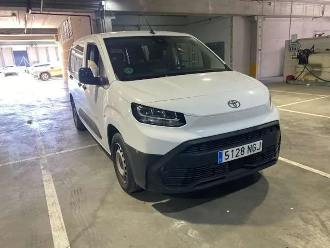 Usado Toyota Proace City City 102 CV (75 kW) 2025 Blanco Monovolumen