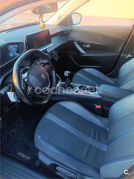 Usado Peugeot 2008 Allure 100 CV (73 kW) 2020 Rojo SUV