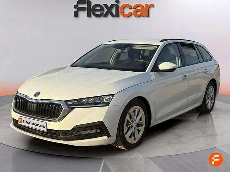 Usado Skoda Octavia Ambition 116 CV (85 kW) 2023 Blanco Familiar