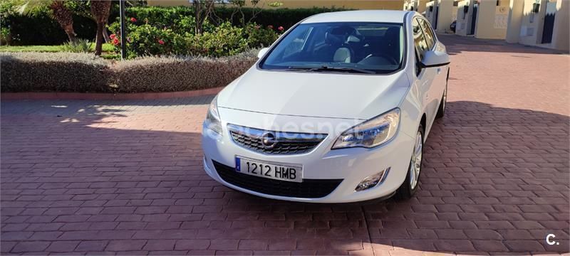 Usado Opel Astra Cosmo 140 CV (102 kW) 2012 Etiqueta c (verde) Berlina