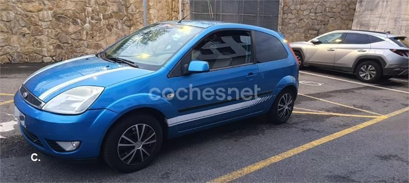 Azul Usado 2005 Ford Fiesta Utilitario | 3790 € (Un poco caro) - Imagen 1/4