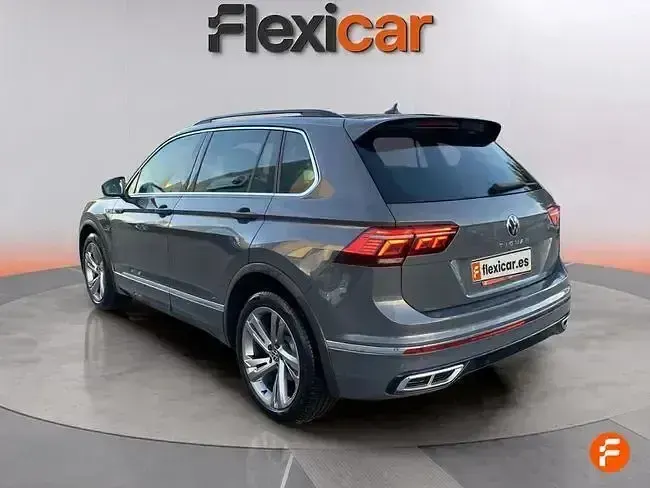 Usado VW Tiguan R-line 150 CV (110 kW) 2021 Gris SUV