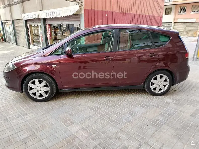 Usado Seat Altea XL Stylance 140 CV (102 kW) 2007 Granate Monovolumen