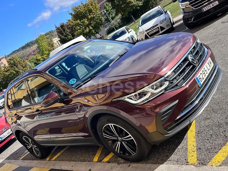 Usado VW Tiguan Life 150 CV (110 kW) 2022 Granate SUV