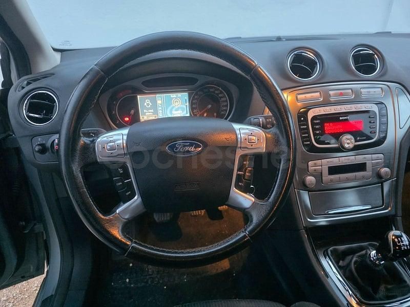 Usado Ford Mondeo Ghia 140 CV (102 kW) 2007 Gris / plata Berlina